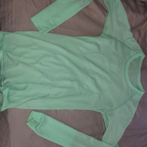 lululemon athletica Tops - Lulu lemon long sleeve workout shirt